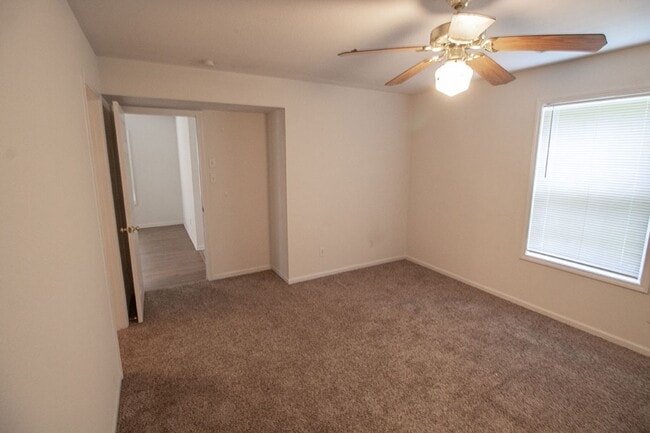 Building Photo - 5200-5202 Tessa Way