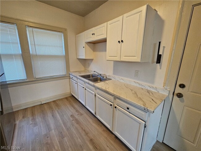 Building Photo - 3430 Beechwood Ave