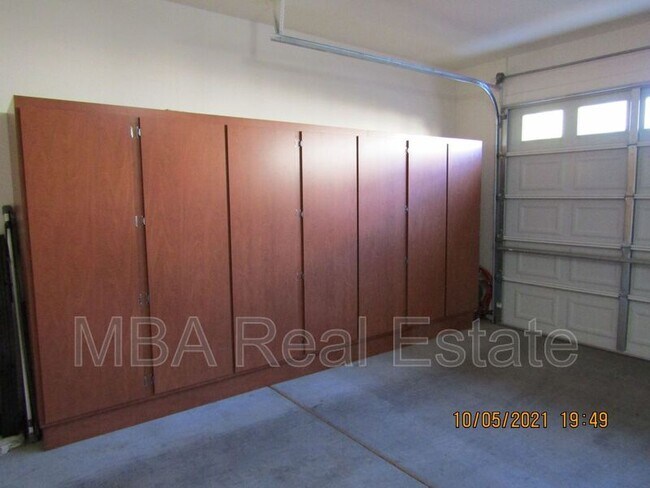 Building Photo - 863 S Annie Ln