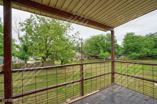 Building Photo - 724 Old Martindale Rd