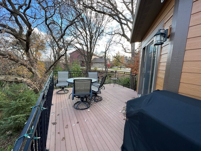 Building Photo - 694 Panorama Cir NW