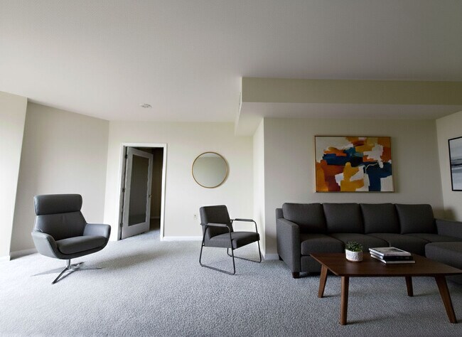 Building Photo - 851 N Glebe Rd