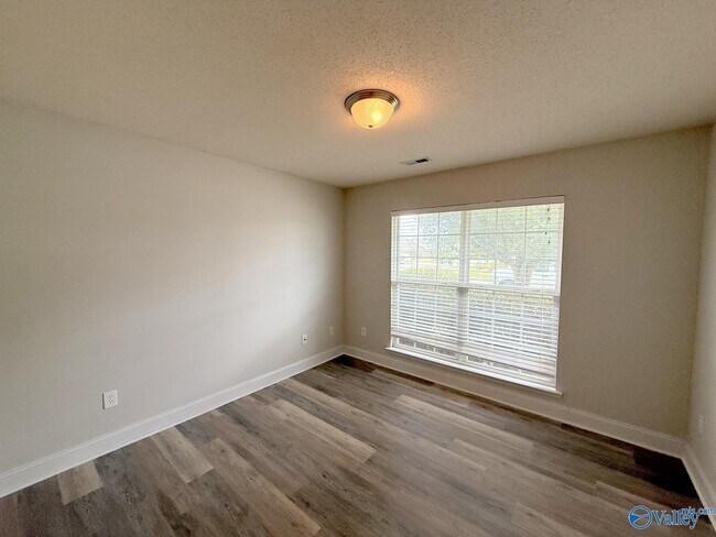 Building Photo - 211 High Green Dr