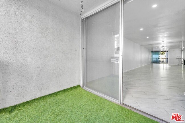 Building Photo - 8535 W Knl Dr