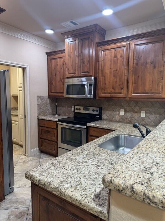 Building Photo - Welcome Home to Summit Crossing