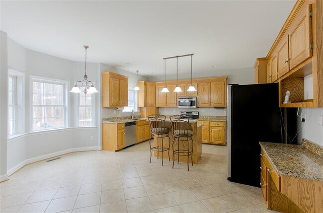 Building Photo - 613 Greyshire Dr