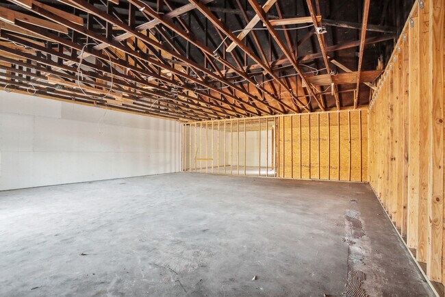 Building Photo - 13880 Hayne Blvd