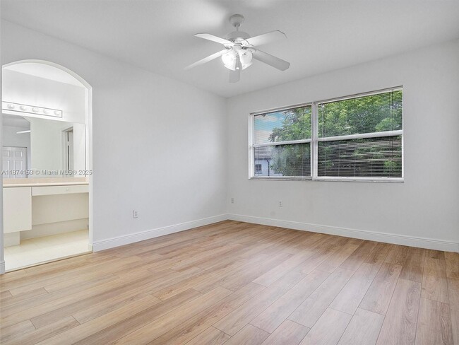 Building Photo - 4964 SW 128th Ave