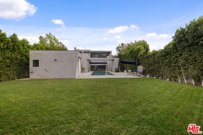 Building Photo - 5365 Vanalden Ave