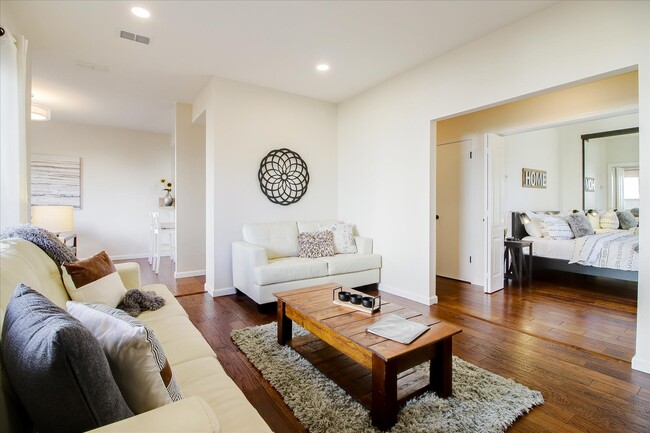 Building Photo - 1398 Meadow Ridge Cir