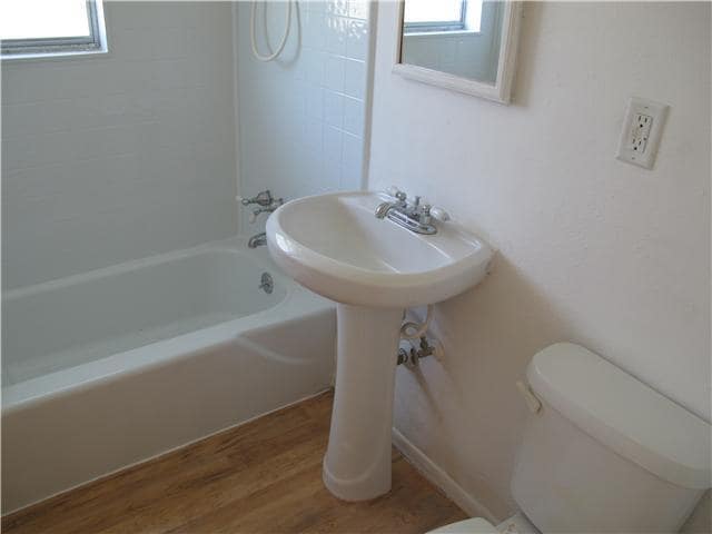 Building Photo - 8418 Briarwood Ln