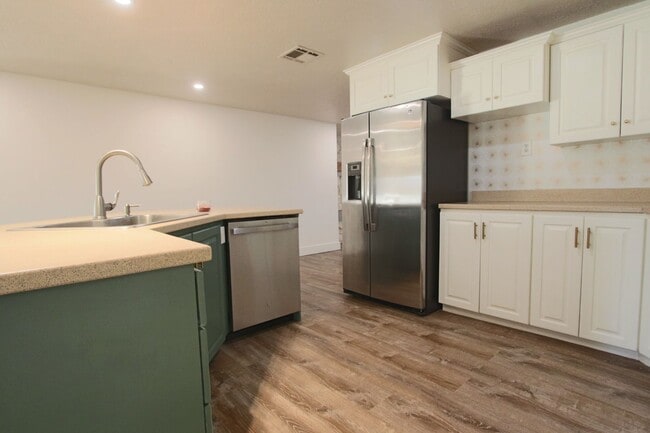 Building Photo - Downtown Washington - (Approved) Pet Optional