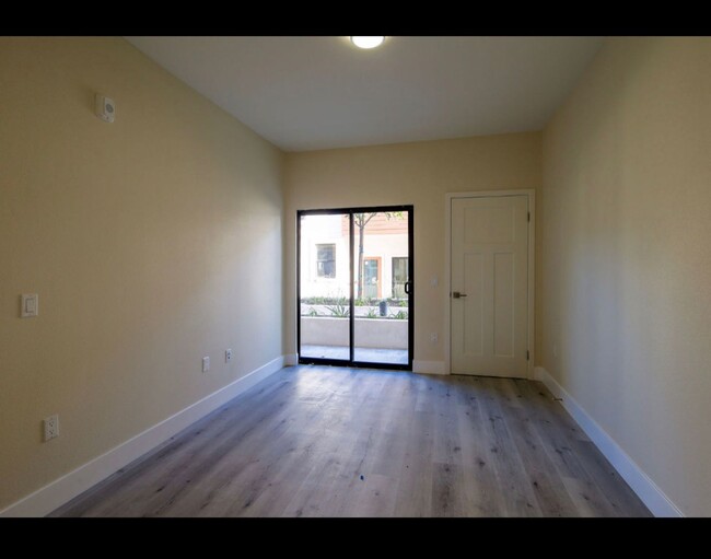 Building Photo - Spacious & Stylish 2020-Built Pasadena Con...