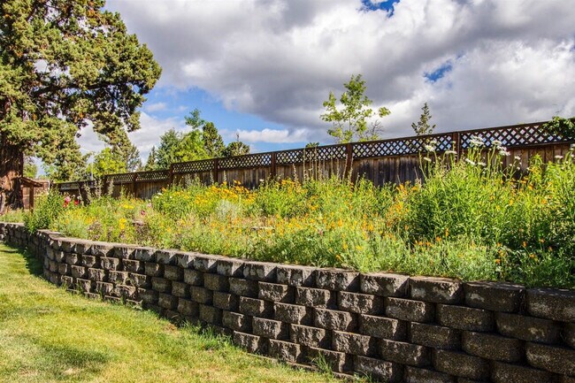 Building Photo - 63055 Yampa Way