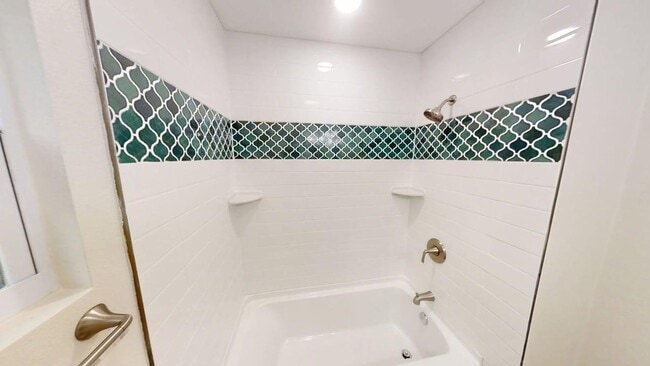 Building Photo - Charming 2 bedroom 1 bath - move in ready