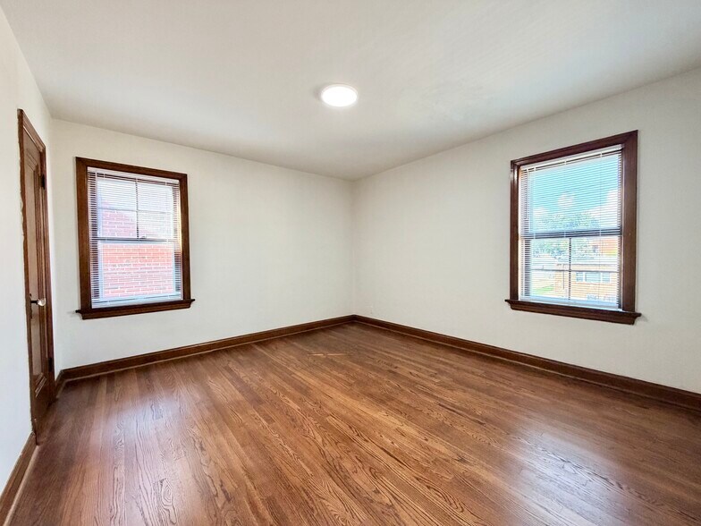 Building Photo - 4734 Locke Ave