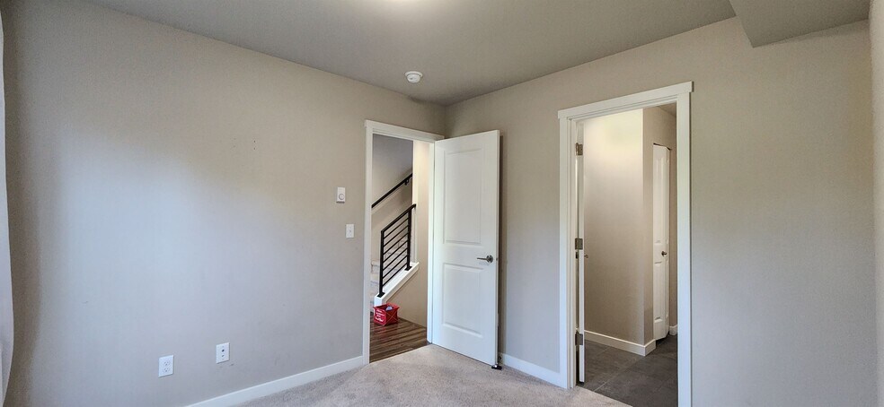 Building Photo - 16021 Manor Way