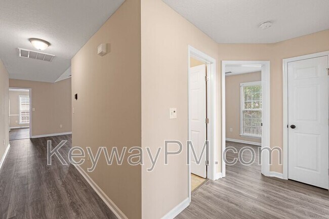 Building Photo - 304 Elbrus Way