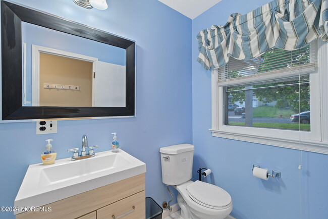 Building Photo - 2 Karen Ct