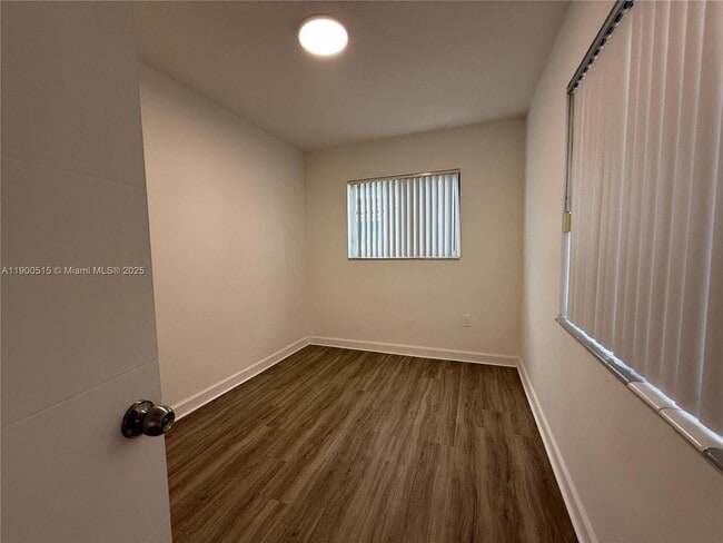 Building Photo - 1120 NW 32nd Ct