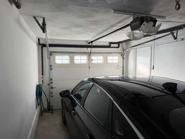 Building Photo - 20 Profile Cir