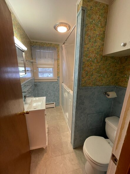 Building Photo - 298 Sweet Pond Rd