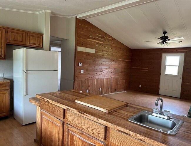 Building Photo - 3305 Luza Ln