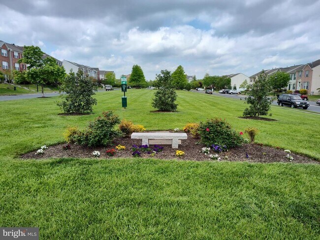 Building Photo - 5032 Finsbury Rd