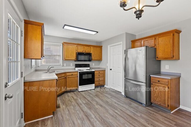 Building Photo - 833 Palomino Ln