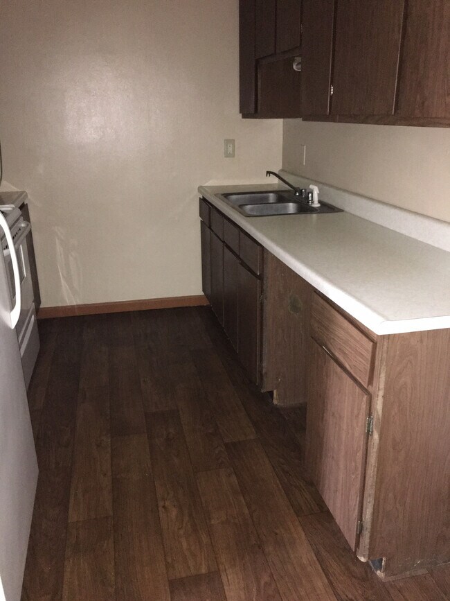 Building Photo - 1300 W Jeth Ct