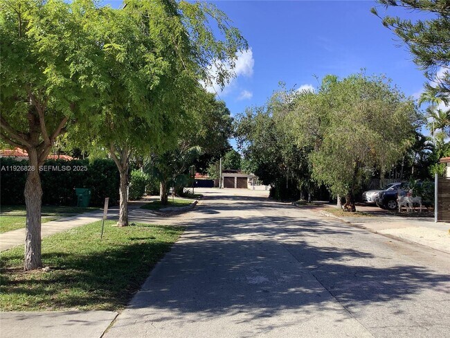 Building Photo - 1653 SW 17th Terrace