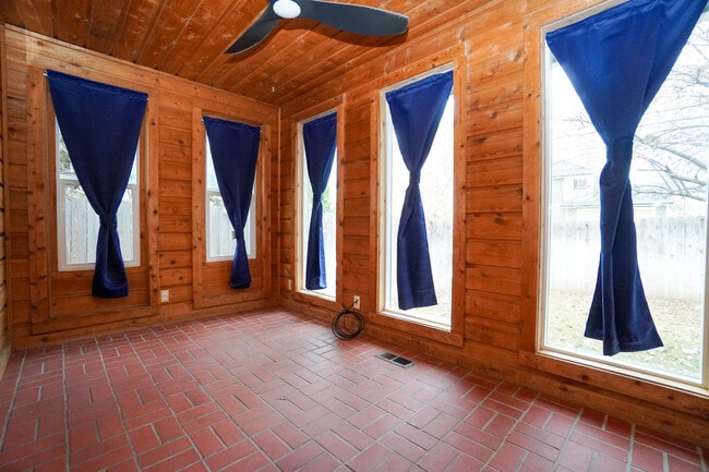 Building Photo - 2569 Camden Ln