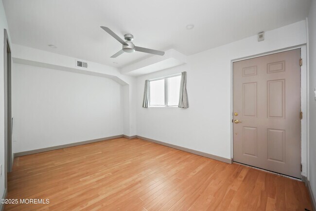 Building Photo - 510 Ocean Ave N