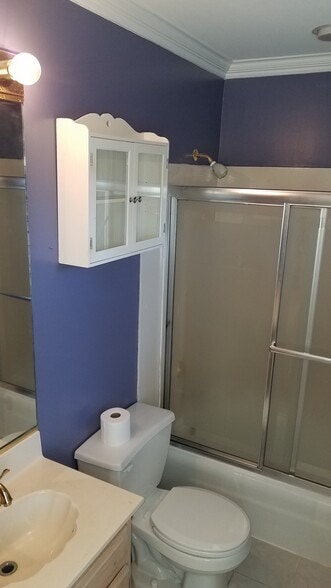 Building Photo - 2512 Burgundy Dr