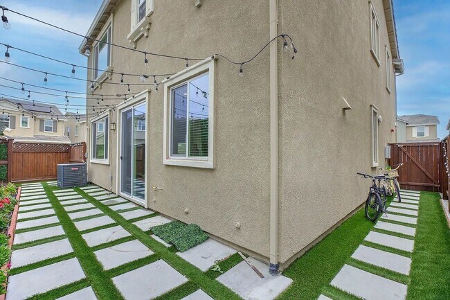 Building Photo - 1606 Lion St