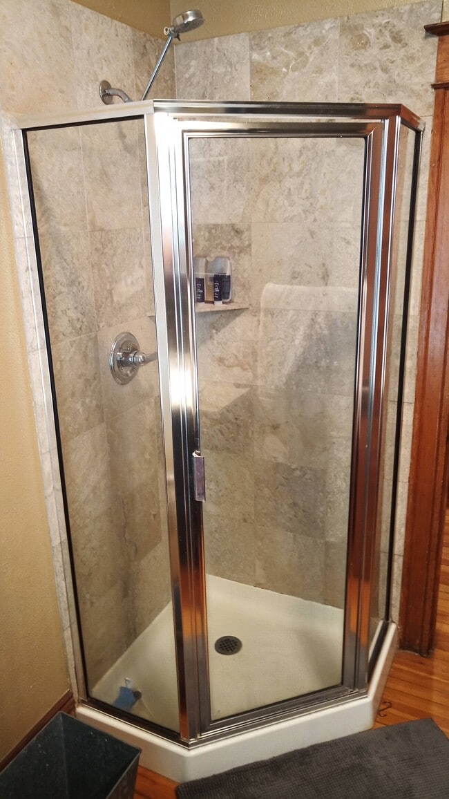 Building Photo - 2415 Vine St