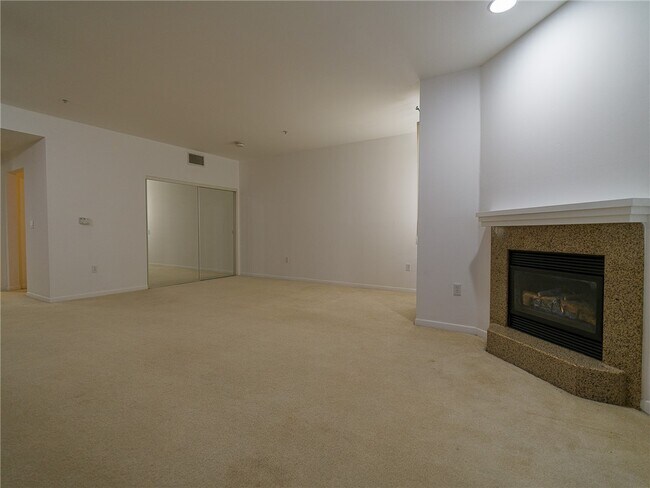 Building Photo - 160 S Hudson Ave