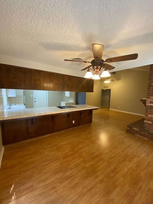 Building Photo - House for Rent