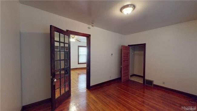 Building Photo - 558 Breckenridge St