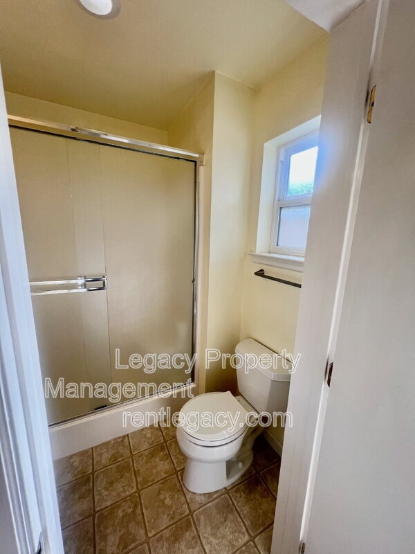 Building Photo - 3884 Bayview Cir