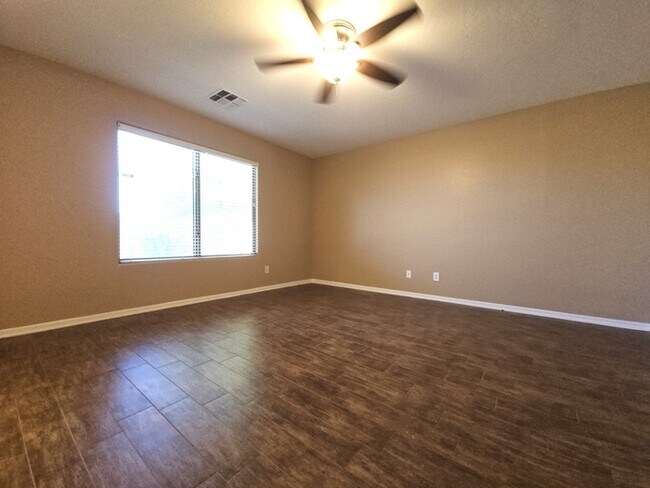 Building Photo - 998 W Desert Sky Dr