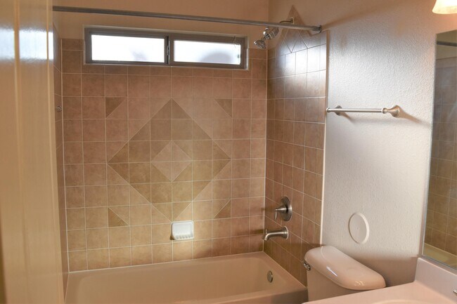 Building Photo - 14350 N Cave Dr