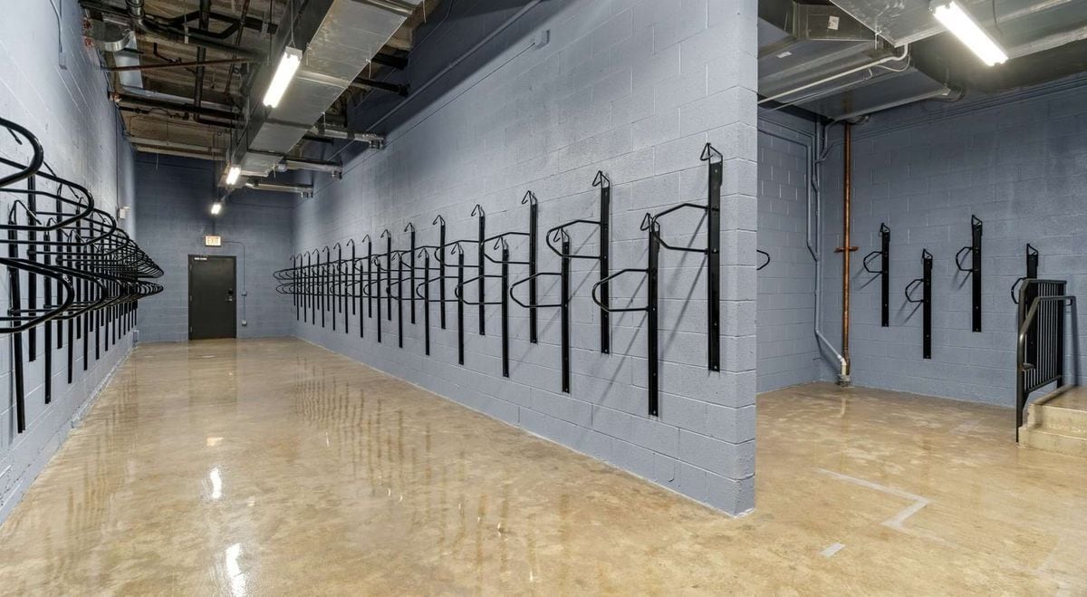 Building Photo - 5440 N Sheridan Rd