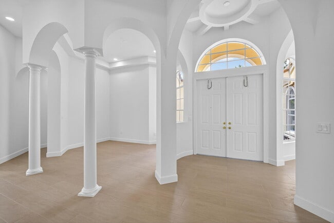 Building Photo - 8873 Via Brilliante