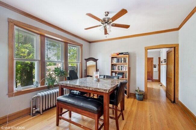 Building Photo - 2959 N Springfield Ave