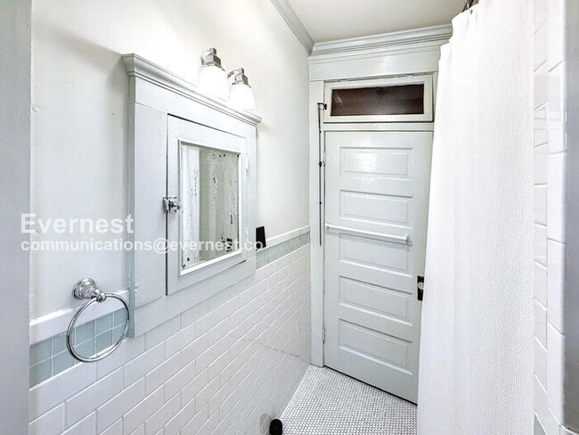 Building Photo - 1801 11th Pl S