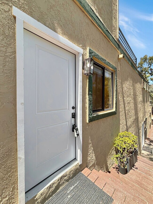 Building Photo - Charming 2BD/2BA Home in North Park W/ W/D...