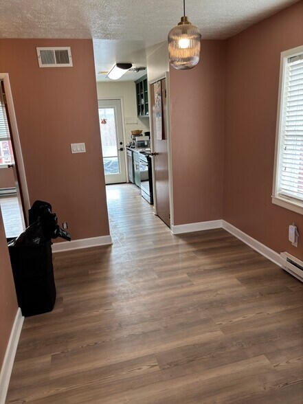 Dining room and kitchen - 701 Ferndale Ct