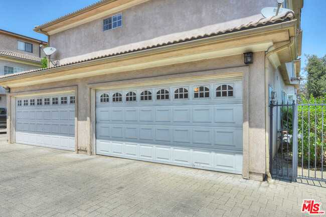 Building Photo - 11808 Riverside Dr