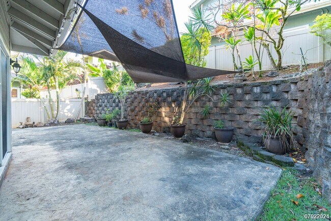 Building Photo - Immaculate 3bd/2.5 SF Home With Upstairs O...